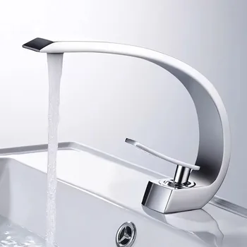 Изцяло меден смесител за топла и студена вода Nordic черен на цвят, с един отвор за мивка в банята
