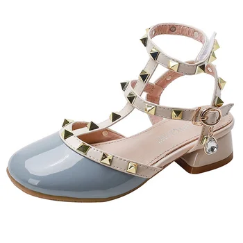 Обувки в римски стил за момичета; летни сандали; новост 2022 г.; модерни детски обувки; детски обувки на принцесата; малки кожени обувки с квадратни пръсти и нитове;
