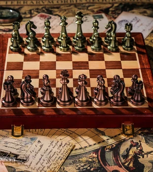 комплект за шах от старинния с сплав 29 см с изискана дървена дъска, преносима сгъваема луксозна забавна семейна игра на шах на открито