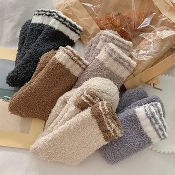 Обикновен женски многоцветни топли дебели зимни чорапи в корейски стил от коралов руно, домашни чорапи, дамски дълги чорапи, пухкави чорапи